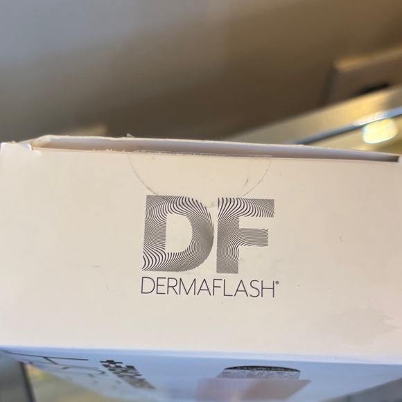 DERMAPORE+ Ultrasonic Pore Extractor - White - Picture 4 of 4